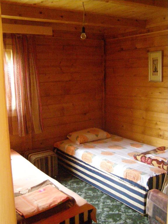Guesthouse Kuzmanovic Guca Ruang foto